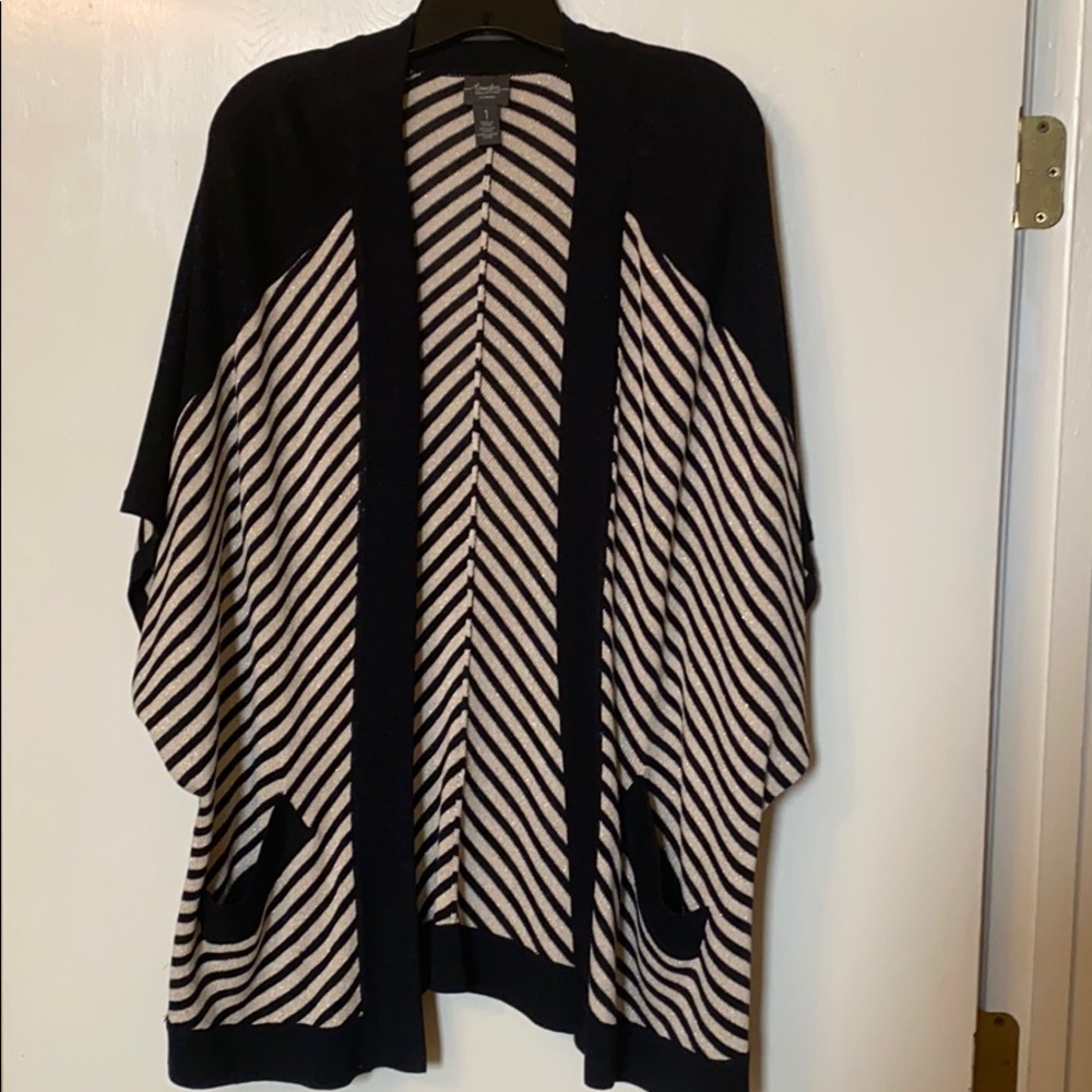 Travelers black& gold O/S knit jacket